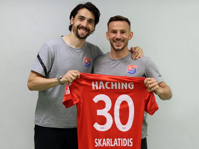 Sportdirektor Markus Schwabl und Simon Skalartidis - Foto: Spielvereinigung Unterhaching Fußball GmbH & Co. KGaA