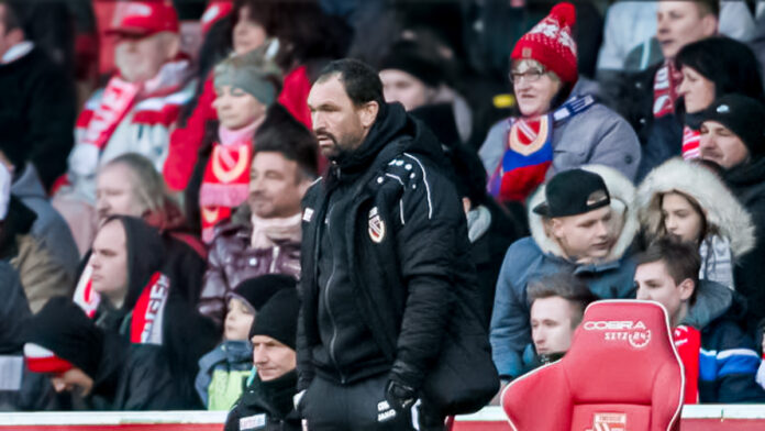 Claus-Dieter Wollitz - Foto_ SemirGerkhan92 - Eigenes Werk Freundschaftsspiel FC Energie Cottbus - 1. FC Magdeburg am 14. Januar 2018, CC BY-SA 4.0, https__commons.wikimedia.org_w_index.php_curid=85288731